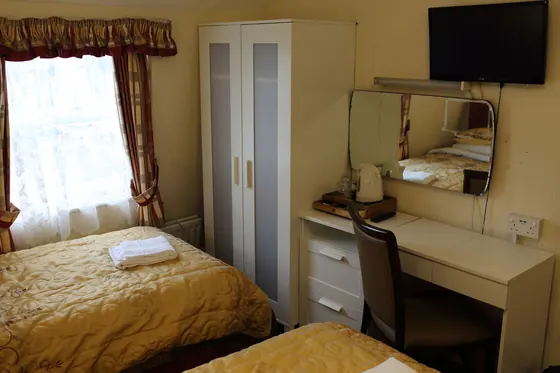 Barry House bedroom - photo 3