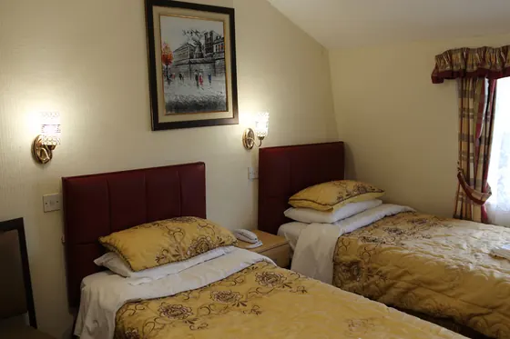 Barry House bedroom - photo 6