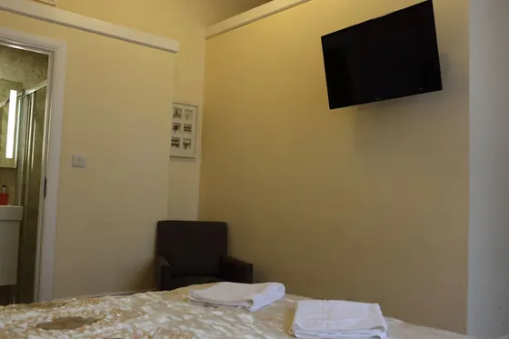 Barry House bedroom - photo 12