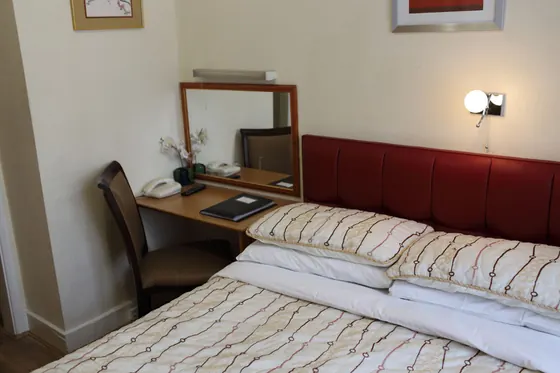 Barry House bedroom - photo 18