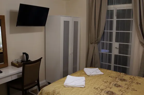 Barry House bedroom - photo 25