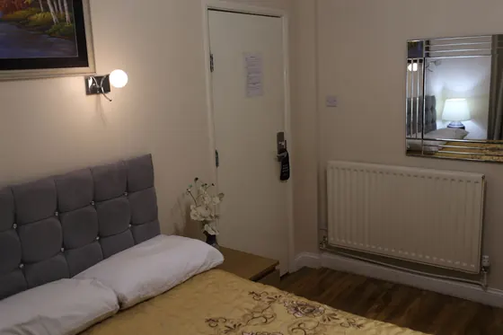 Barry House bedroom - photo 28