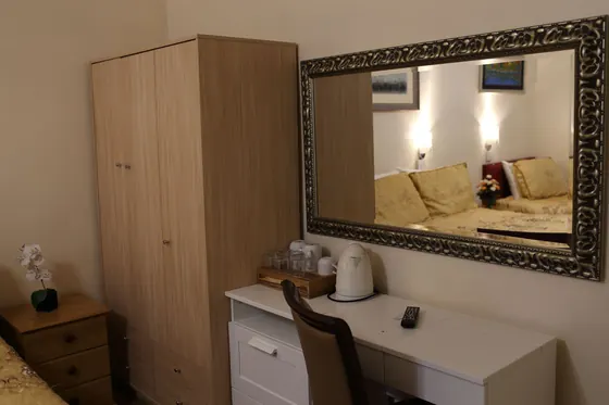 Barry House bedroom - photo 40